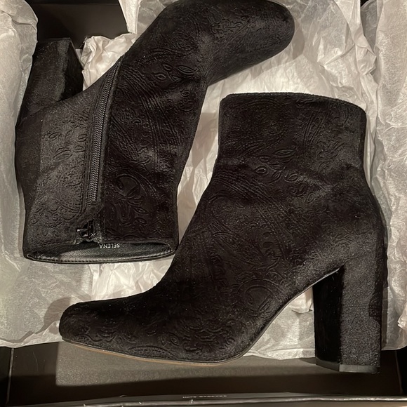 Tahari Velvet Booties - 7.5 - Picture 6 of 7